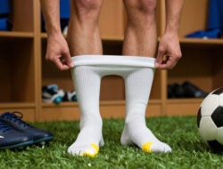 Tips Memilih Kaus Kaki Bola yang Tebal Agar Kaki Tidak Lecet